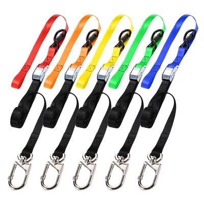 1 tuuman moottoripyörän solmiot universaalilla kääntyvällä karabiinikoukulla